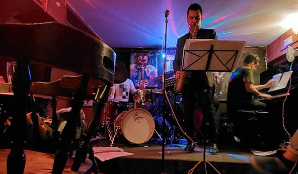 Escola de Música Notas de Ouro Banner Evento Shows Populares